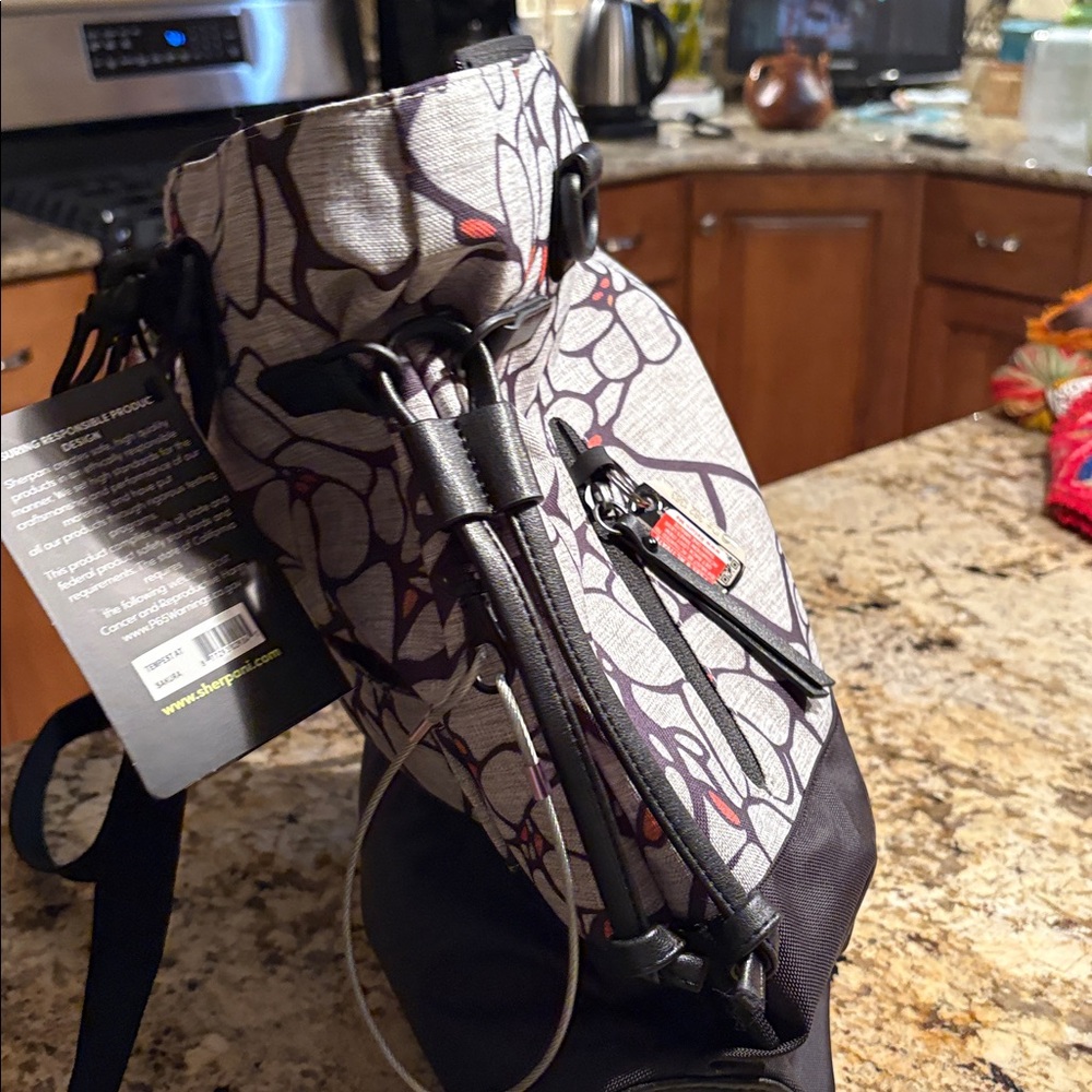 Floral Patterned Backpack - Picture 4 of 11